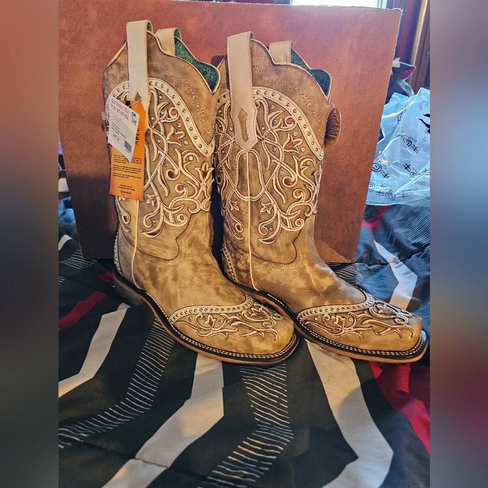 Women  Coral Boots, size 9